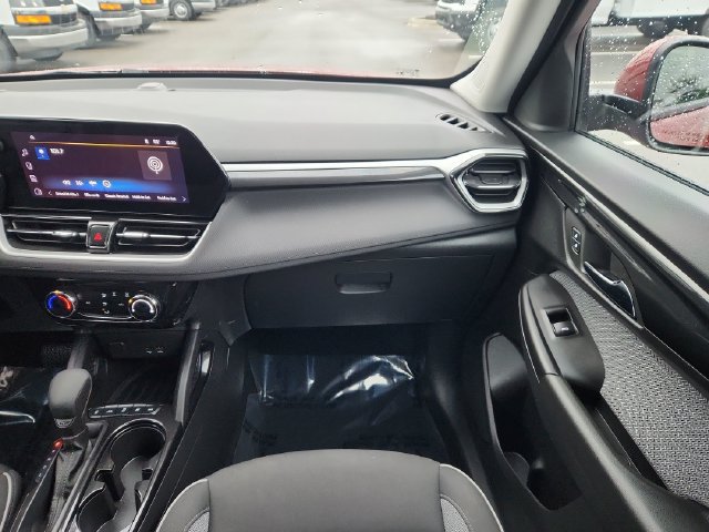 Used 2025 Chevrolet TrailBlazer LT AWD/4WD image 23