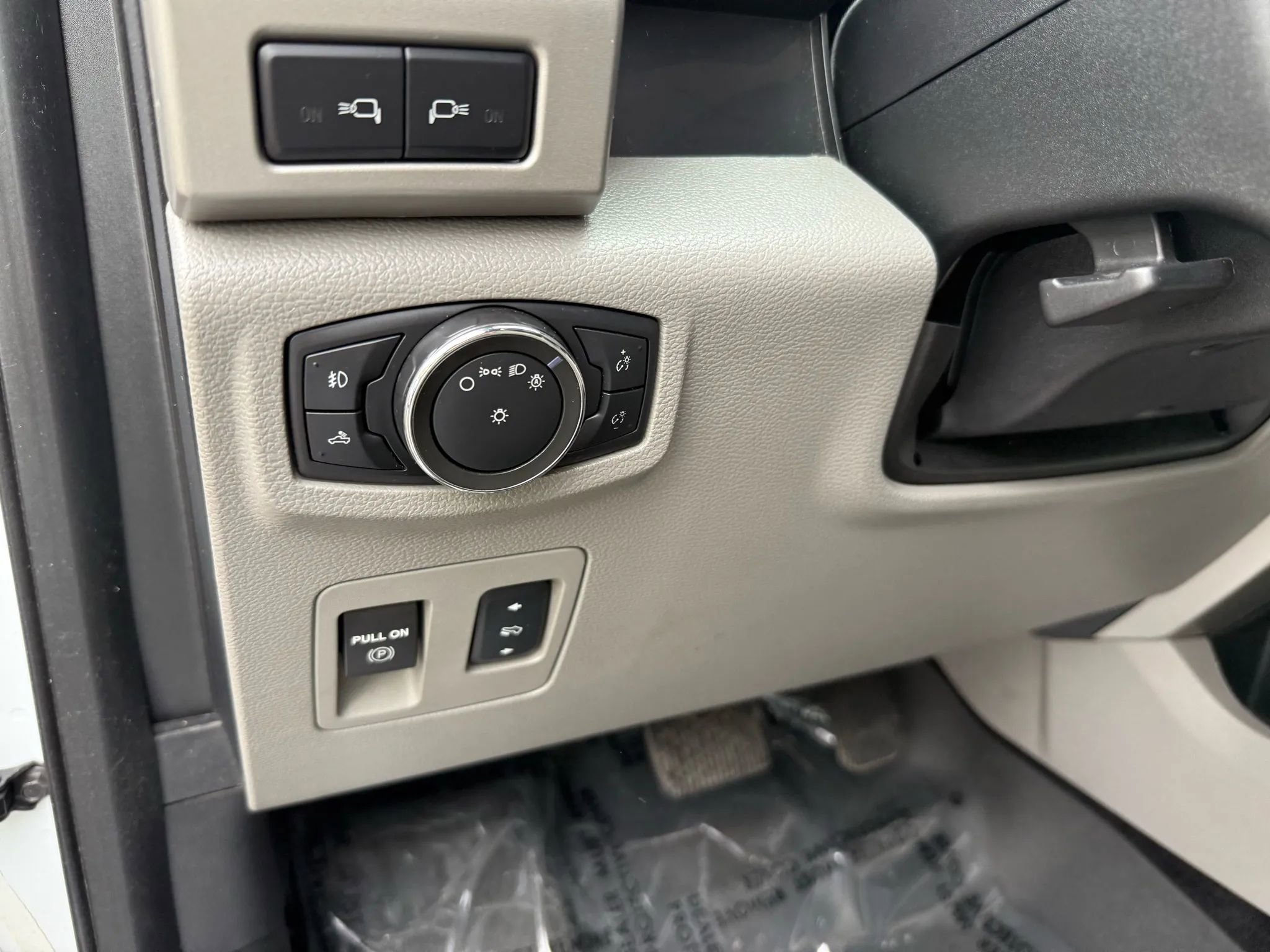 Used 2015 Ford F150 Lariat image 13