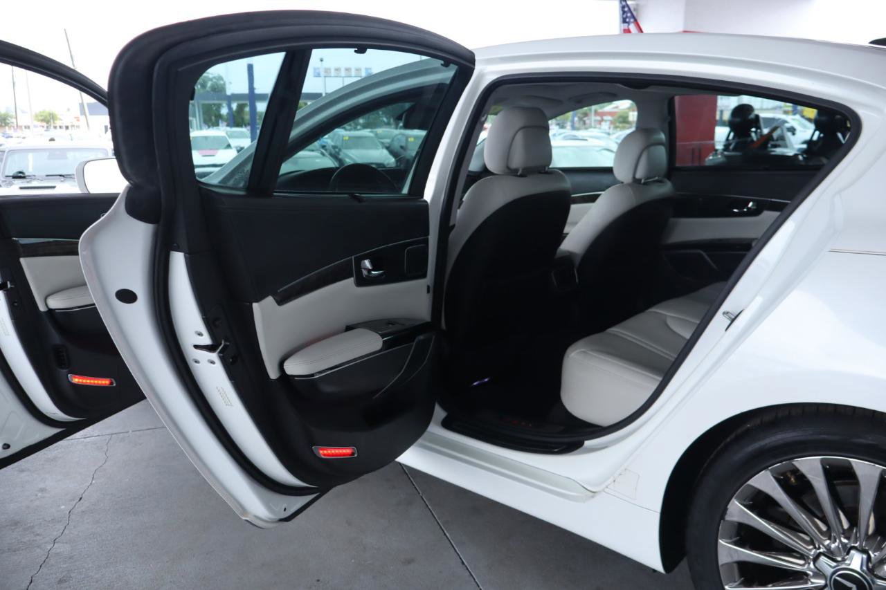 Used 2016 Kia K900 Luxury image 31