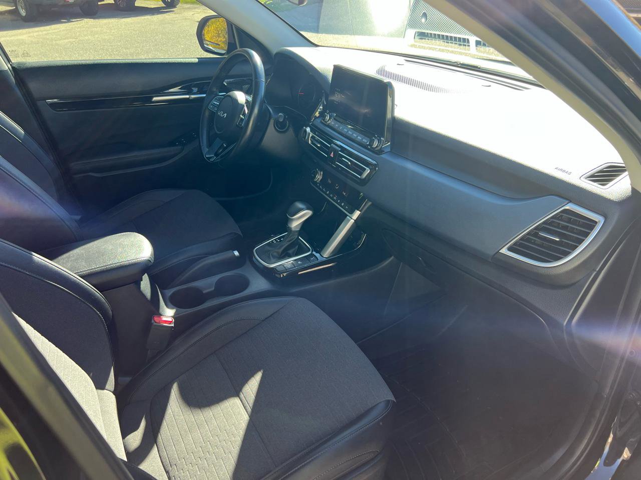 Used 2023 Kia Seltos S w/ Navigation Package image 9