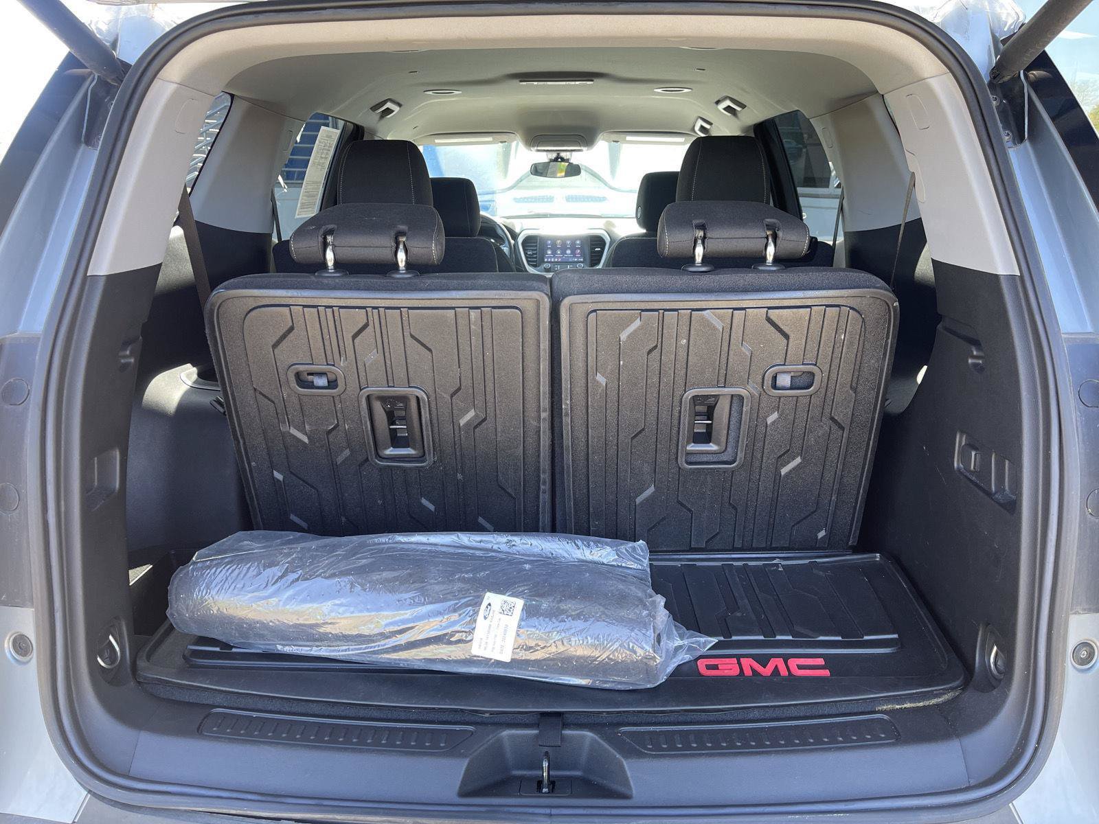 Used 2023 GMC Acadia SLE w/ Driver Convenience Package FWD image 40