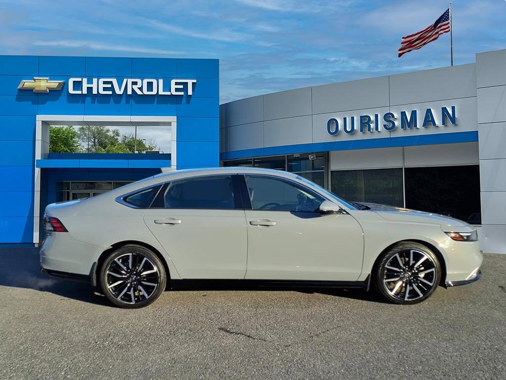 Used 2023 Honda Accord Touring image 2