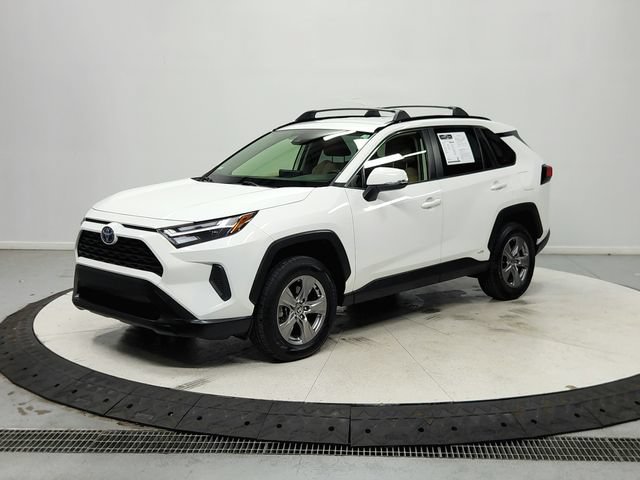 Used 2023 Toyota RAV4 LE AWD/4WD image 4