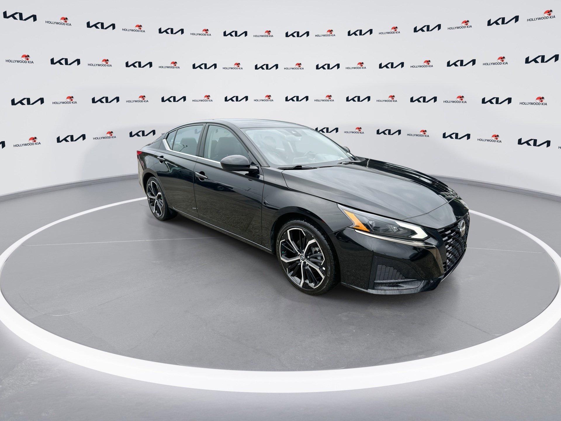 Used 2024 Nissan Altima 2.5 SR image 2