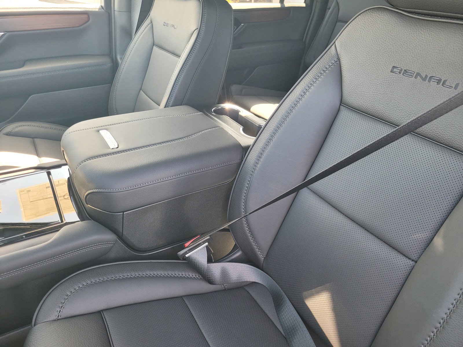 New 2026 GMC Yukon XL Denali w/ Denali Reserve Package AWD/4WD image 8