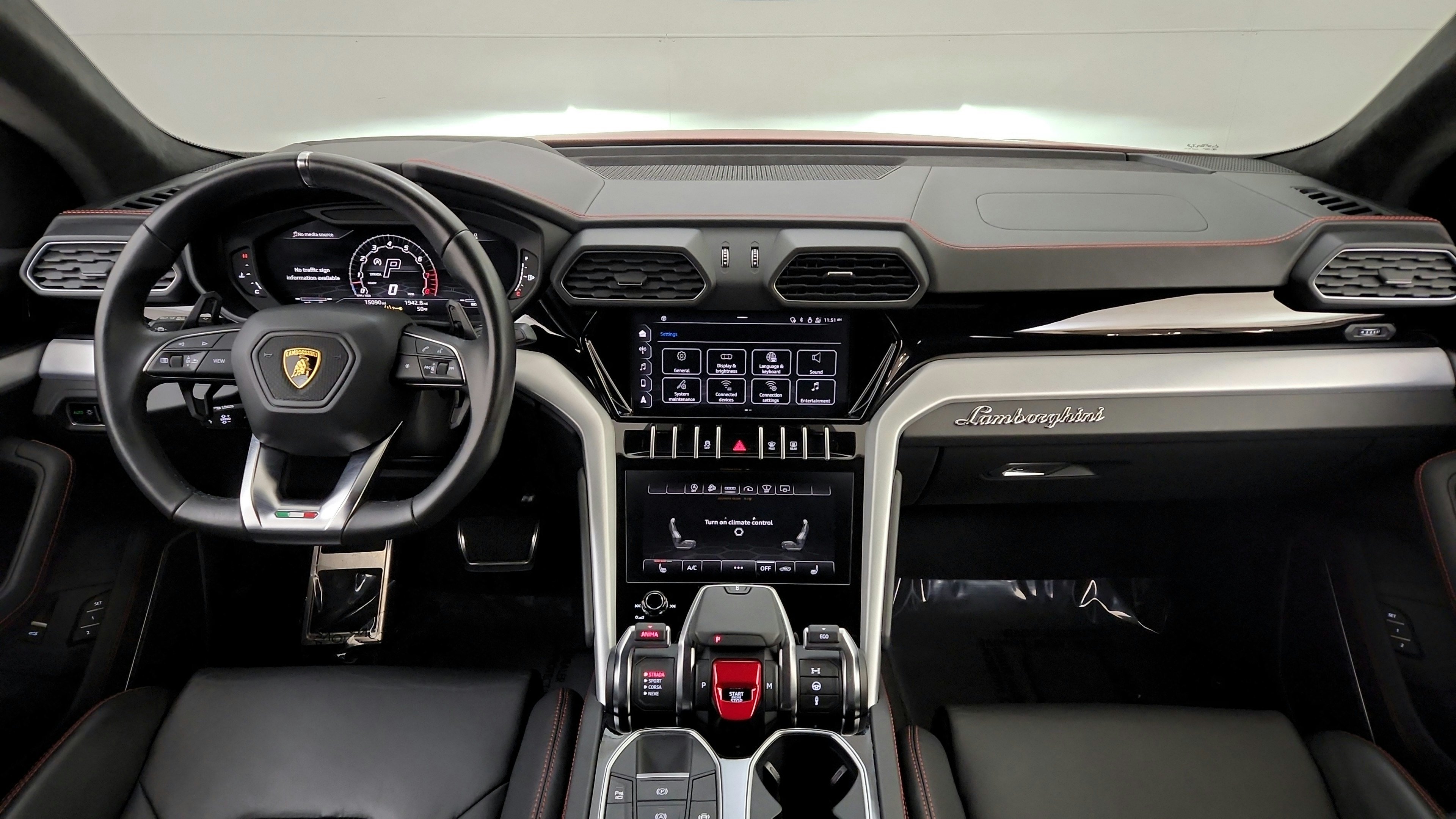 Used 2022 Lamborghini Urus AWD/4WD image 33