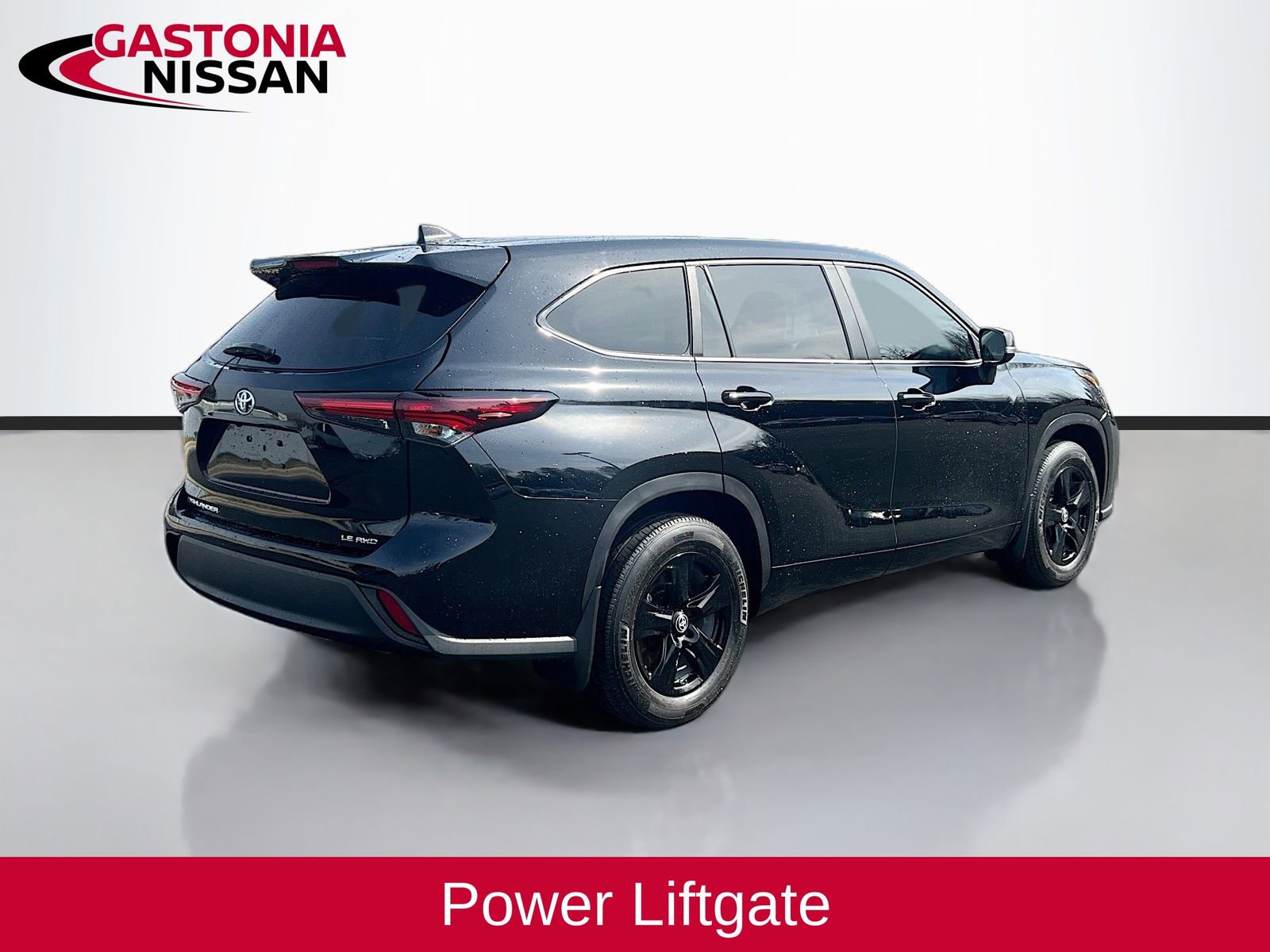 Used 2024 Toyota Highlander LE image 9