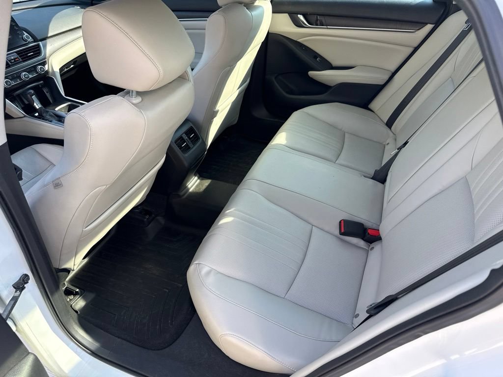 Used 2018 Honda Accord Touring image 11