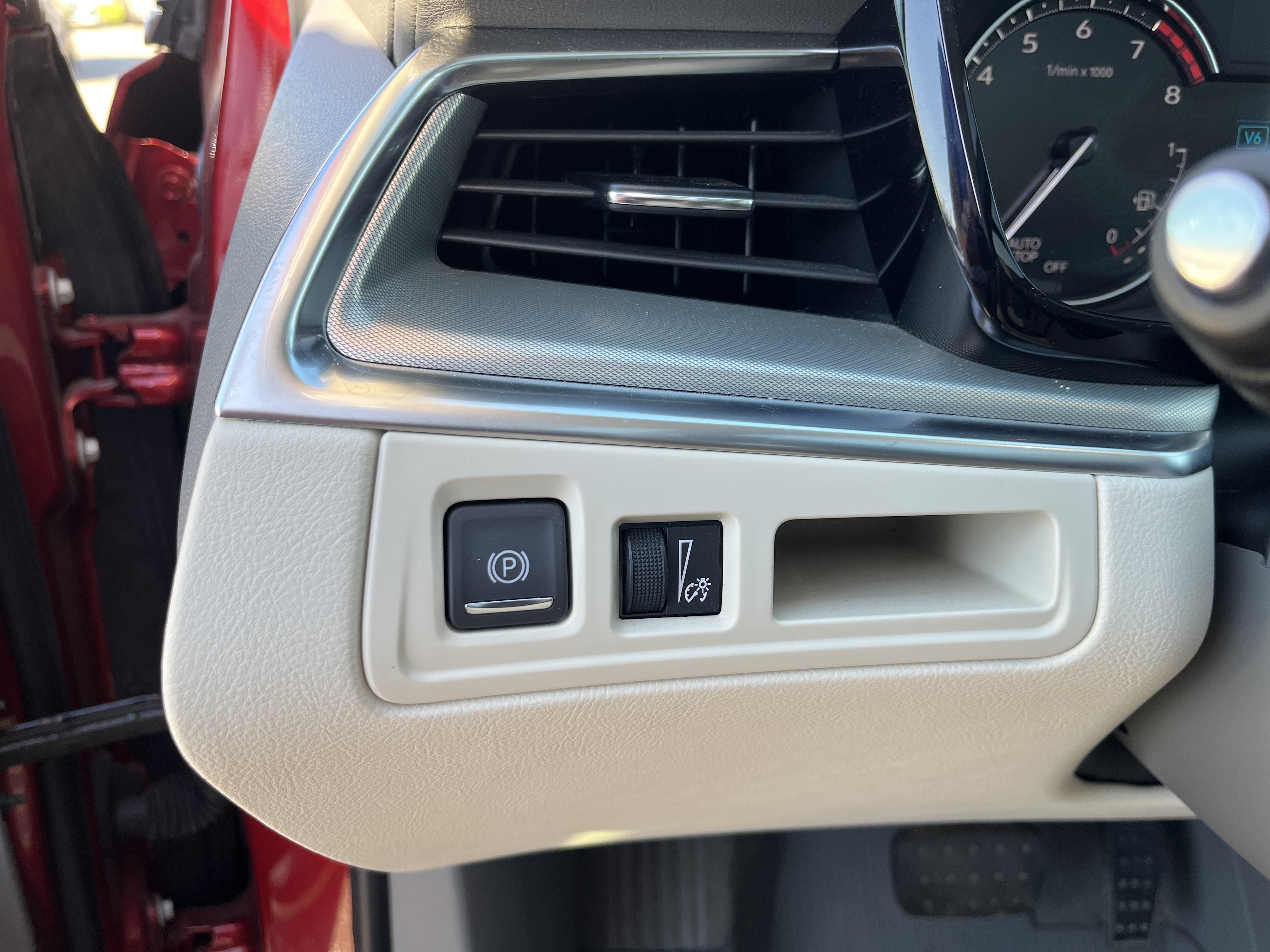 Used 2024 Cadillac XT5 Premium Luxury w/ LPO, Floor Liner Package AWD/4WD image 22