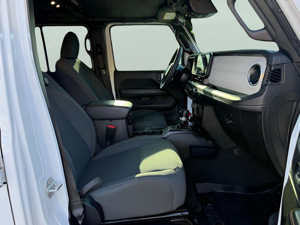 Used 2024 Jeep Wrangler Sahara w/ Safety Group image 32