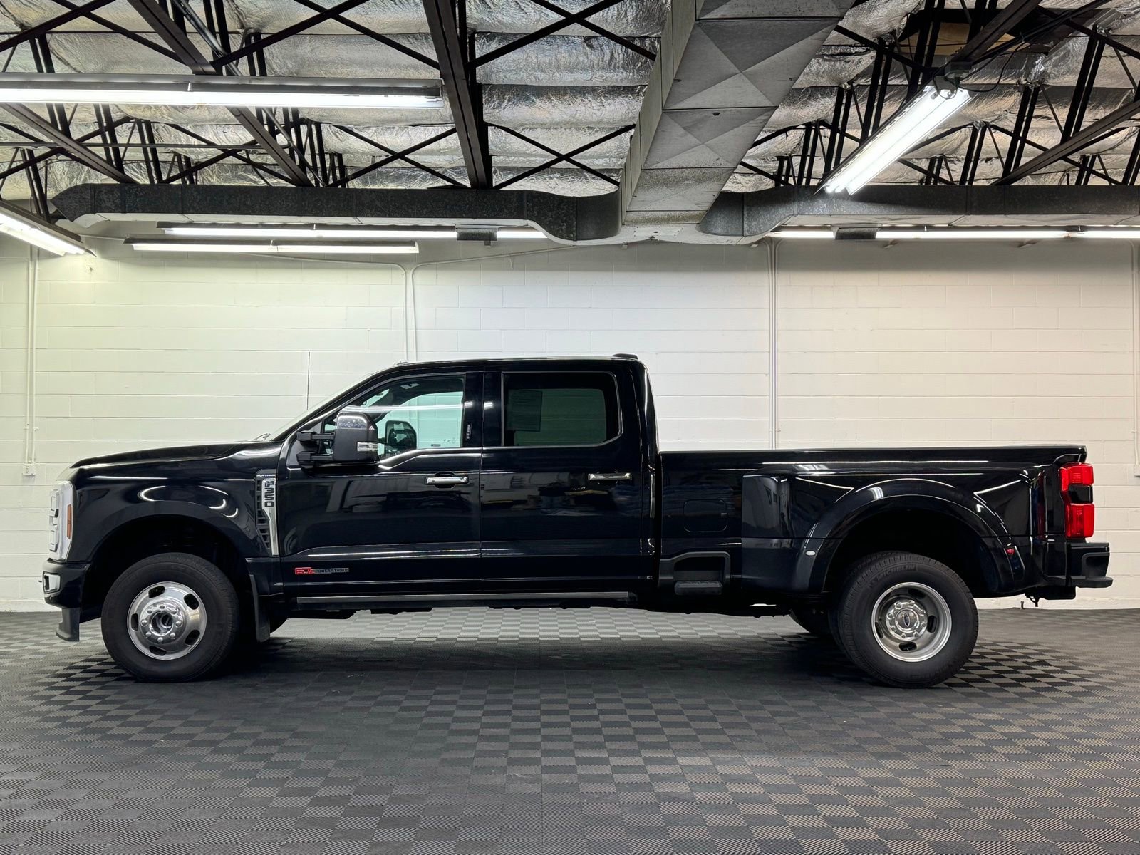 Used 2024 Ford F350 Platinum AWD/4WD image 3