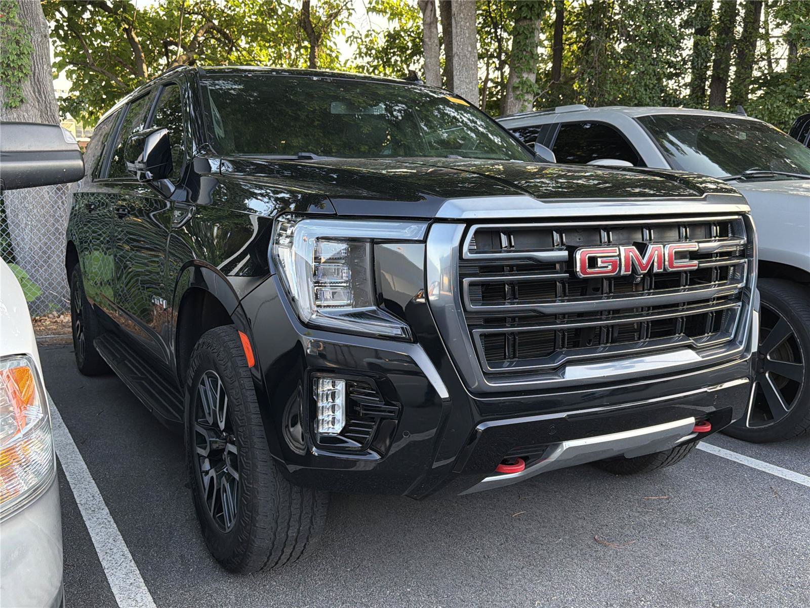 Used 2024 GMC Yukon XL AT4 w/ Technology Package AWD/4WD image 3