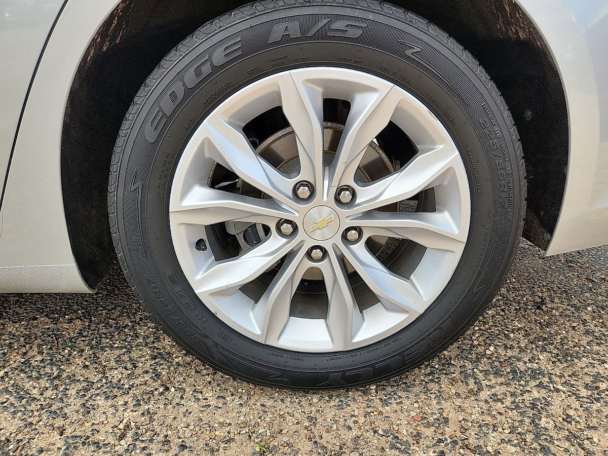 Used 2021 Chevrolet Malibu LT FWD image 5