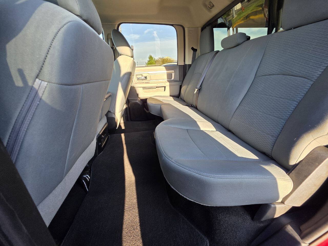 Used 2018 RAM 1500 Classic SLT AWD/4WD image 23