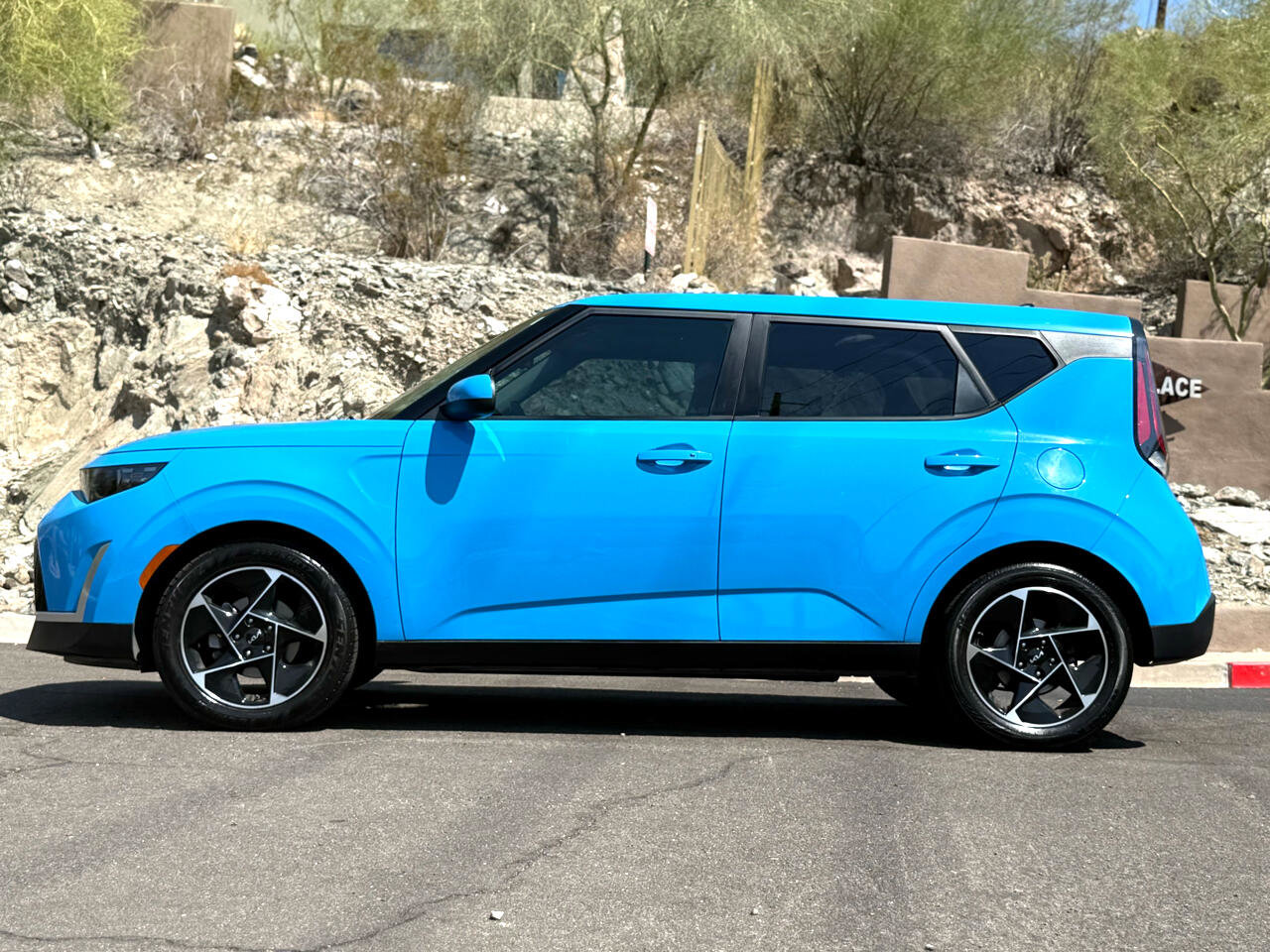 Used 2023 Kia Soul EX image 3