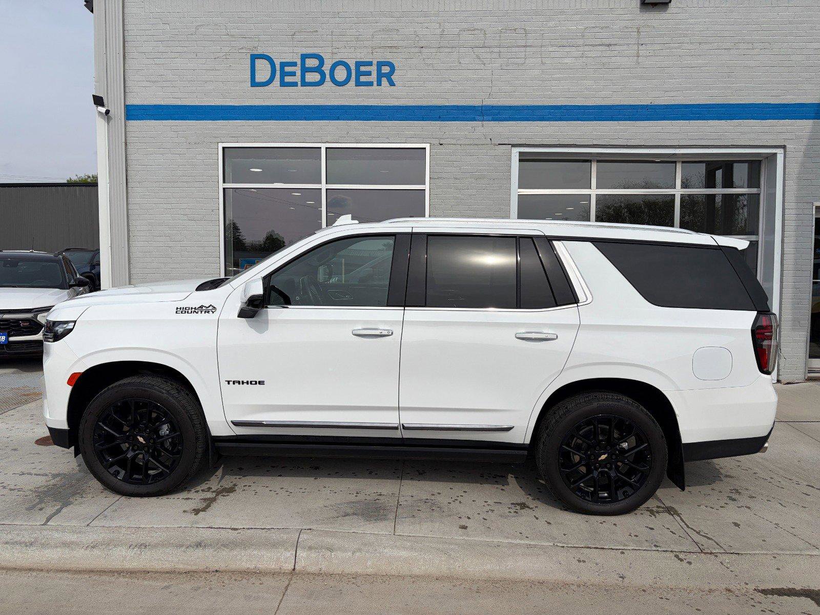 Used 2024 Chevrolet Tahoe High Country AWD/4WD image 2