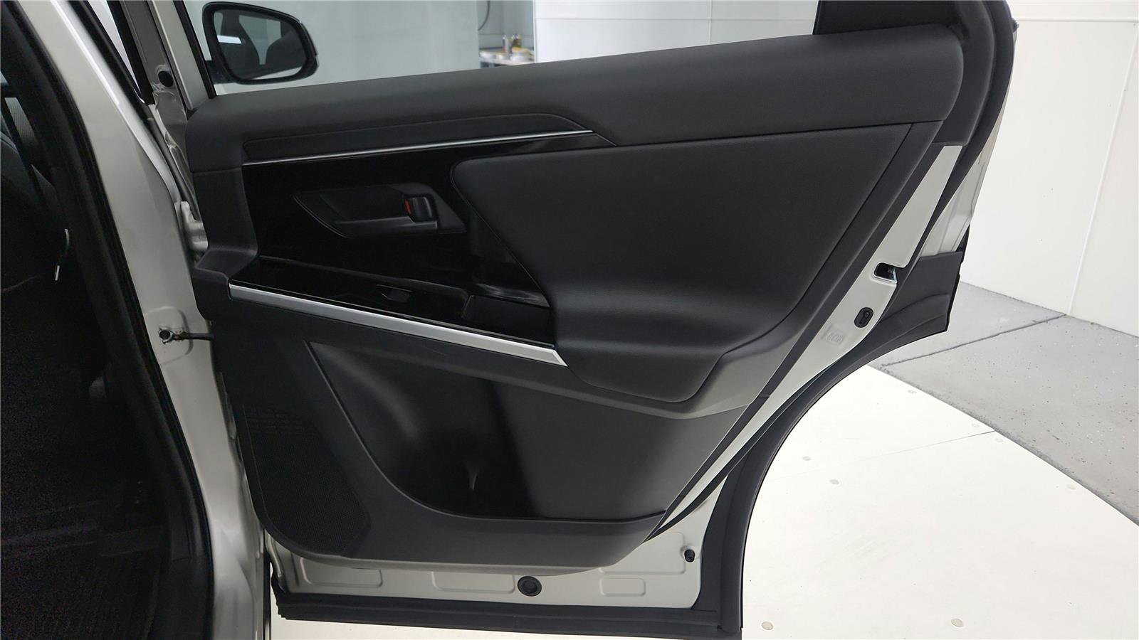 Used 2023 Toyota bZ4X XLE w/ Weather Package image 19