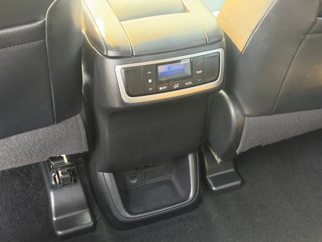 Used 2018 Toyota Highlander XLE AWD/4WD image 19