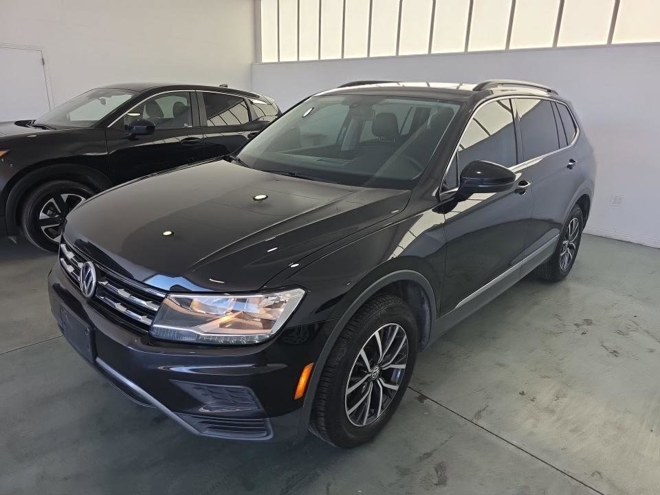 Used 2020 Volkswagen Tiguan SE w/ Panoramic Sunroof Package image 2