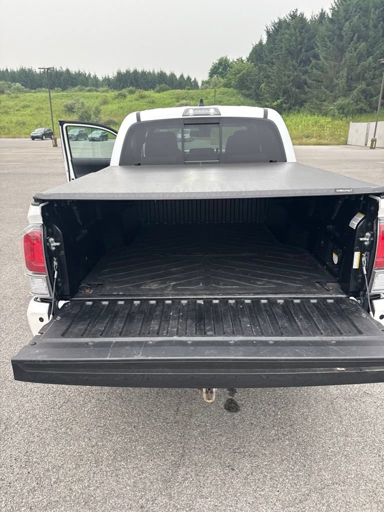 Used 2022 Toyota Tacoma TRD Sport w/ Technology Package AWD/4WD image 15