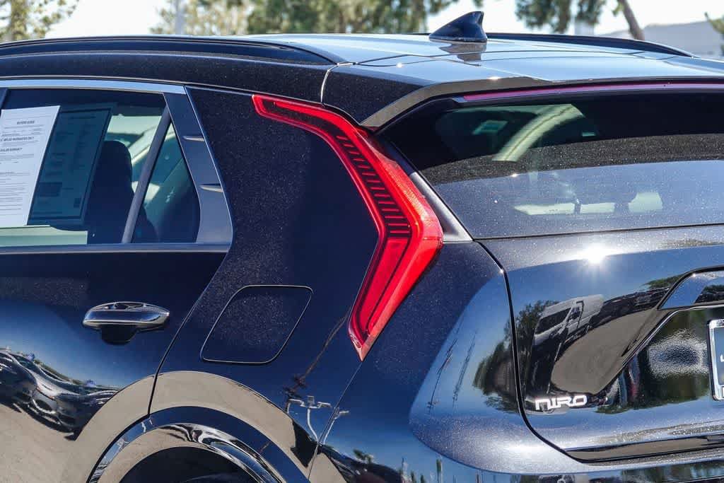 Certified 2023 Kia Niro EX Touring FWD image 7