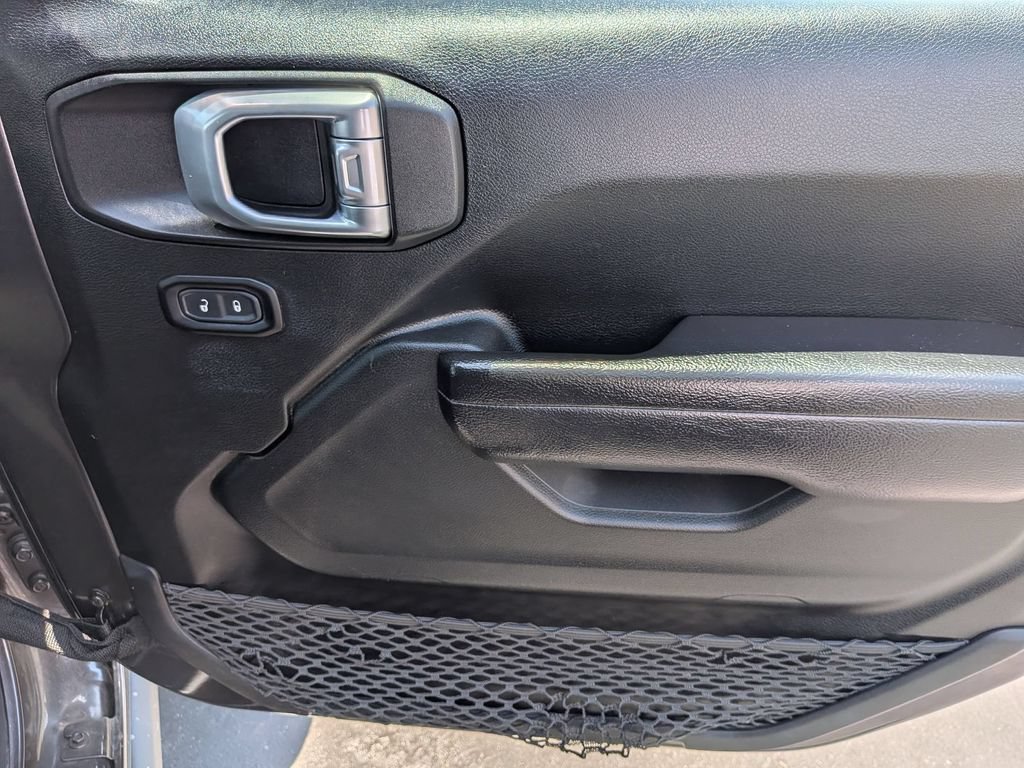 Used 2023 Jeep Wrangler Unlimited Rubicon AWD/4WD image 32