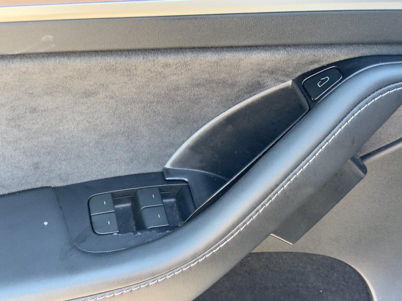 Used 2024 Tesla Model Y Long Range AWD/4WD image 18