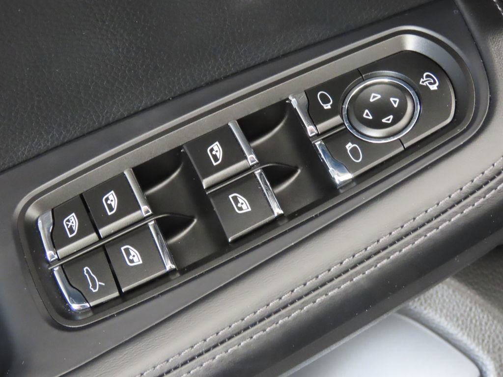 Certified 2026 Porsche Macan AWD/4WD image 38