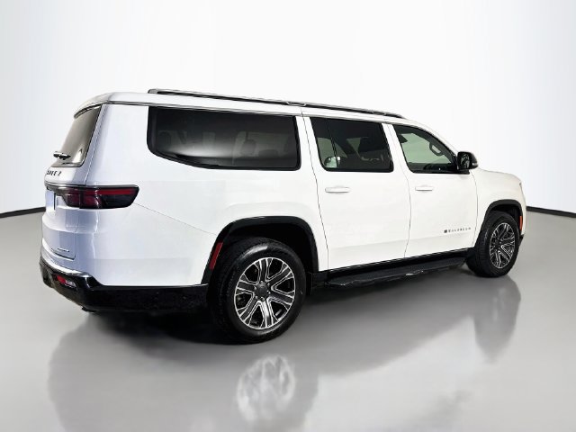 Used 2024 Jeep Wagoneer L Series II w/ Flexible Seating Group RWD image 10