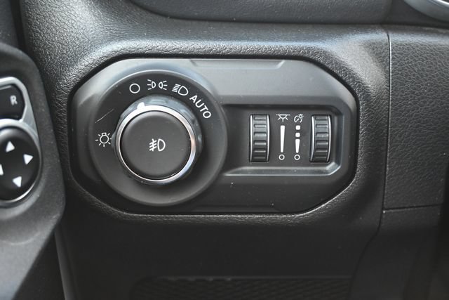 Used 2019 Jeep Wrangler Unlimited Sahara AWD/4WD image 40