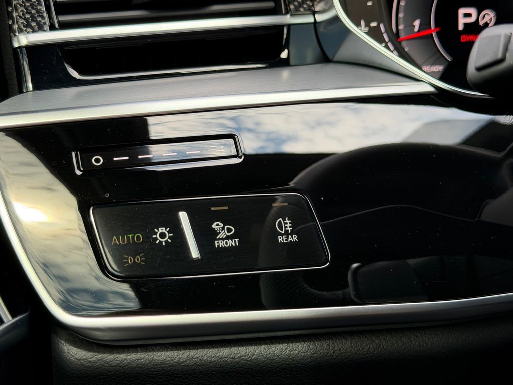 Used 2025 Audi S8 image 16