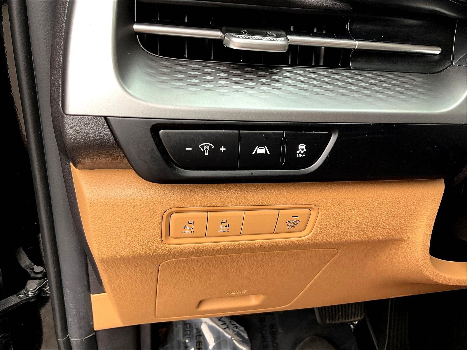 Used 2024 Kia Carnival LX FWD image 37