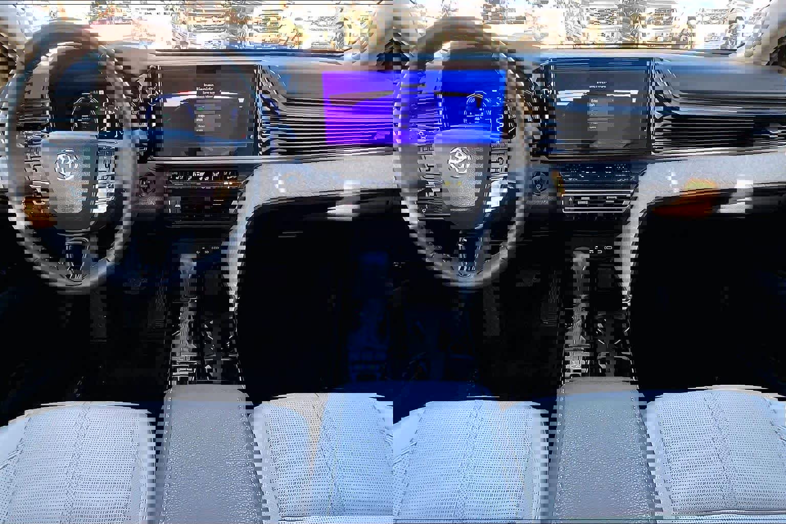 Used 2025 Toyota Camry XLE image 16