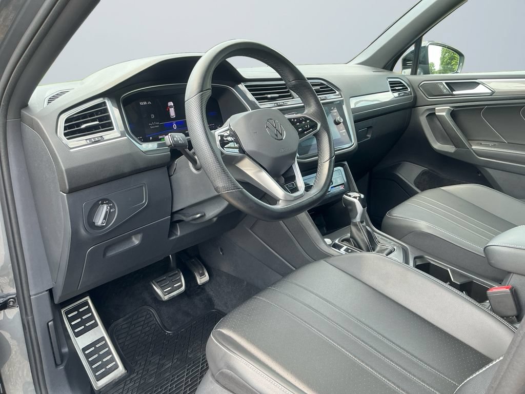 Used 2024 Volkswagen Tiguan SE R-Line AWD/4WD image 11