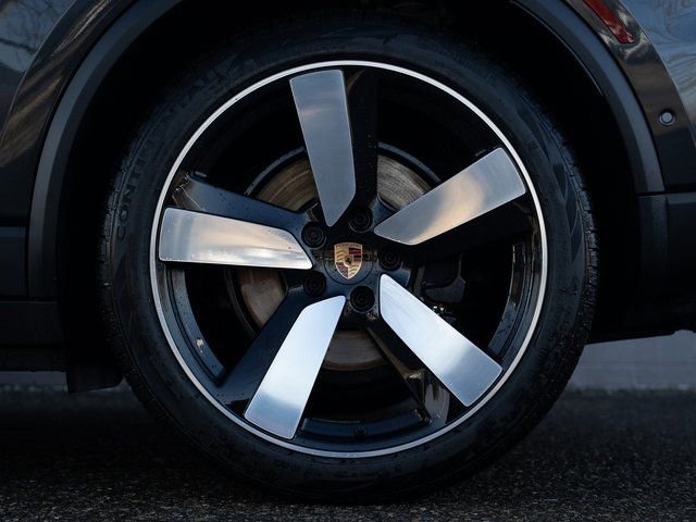 New 2026 Porsche Macan 4 Electric image 13