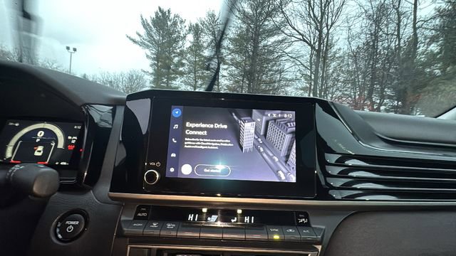 Used 2025 Toyota Camry LE image 3