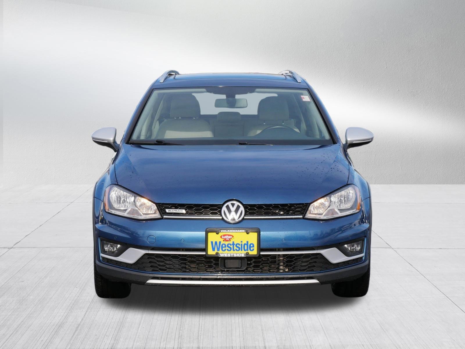 Used 2017 Volkswagen Golf Alltrack SE image 2