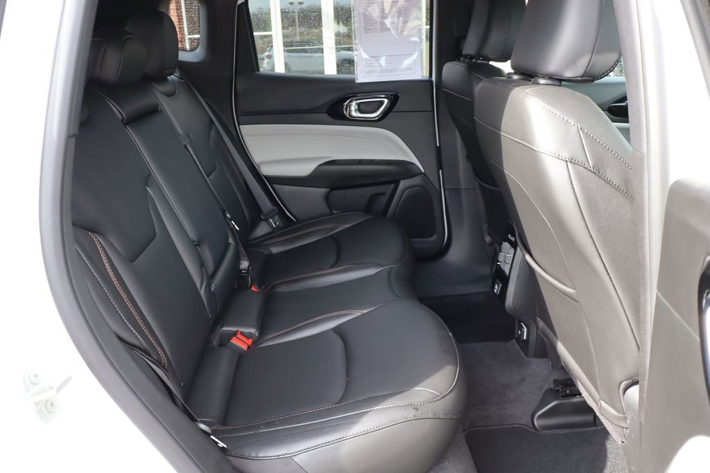 Used 2024 Jeep Compass Limited image 39