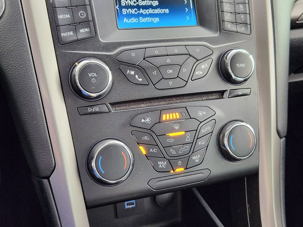 Used 2017 Ford Fusion SE FWD image 24