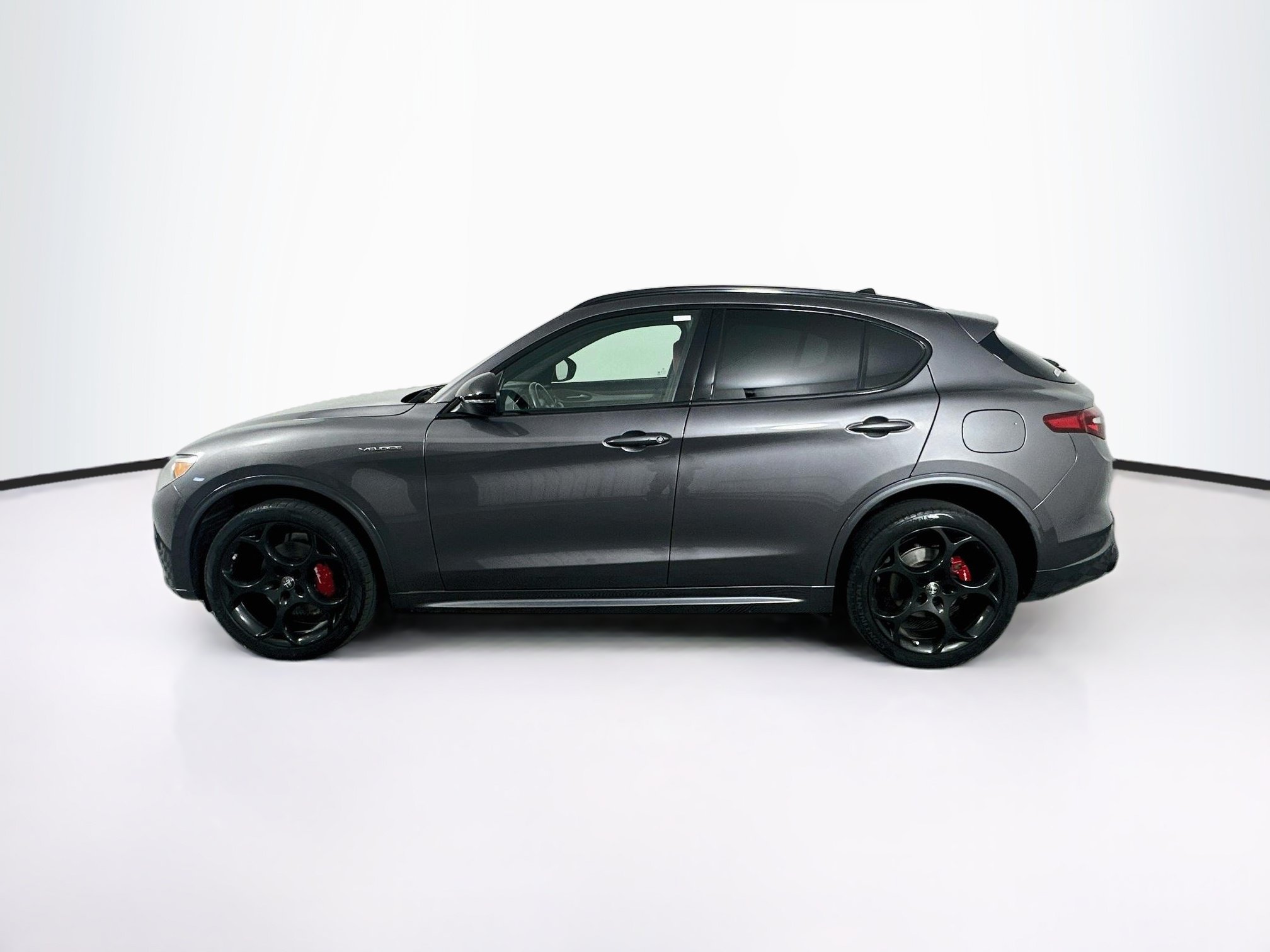 Used 2023 Alfa Romeo Stelvio Veloce AWD/4WD image 4