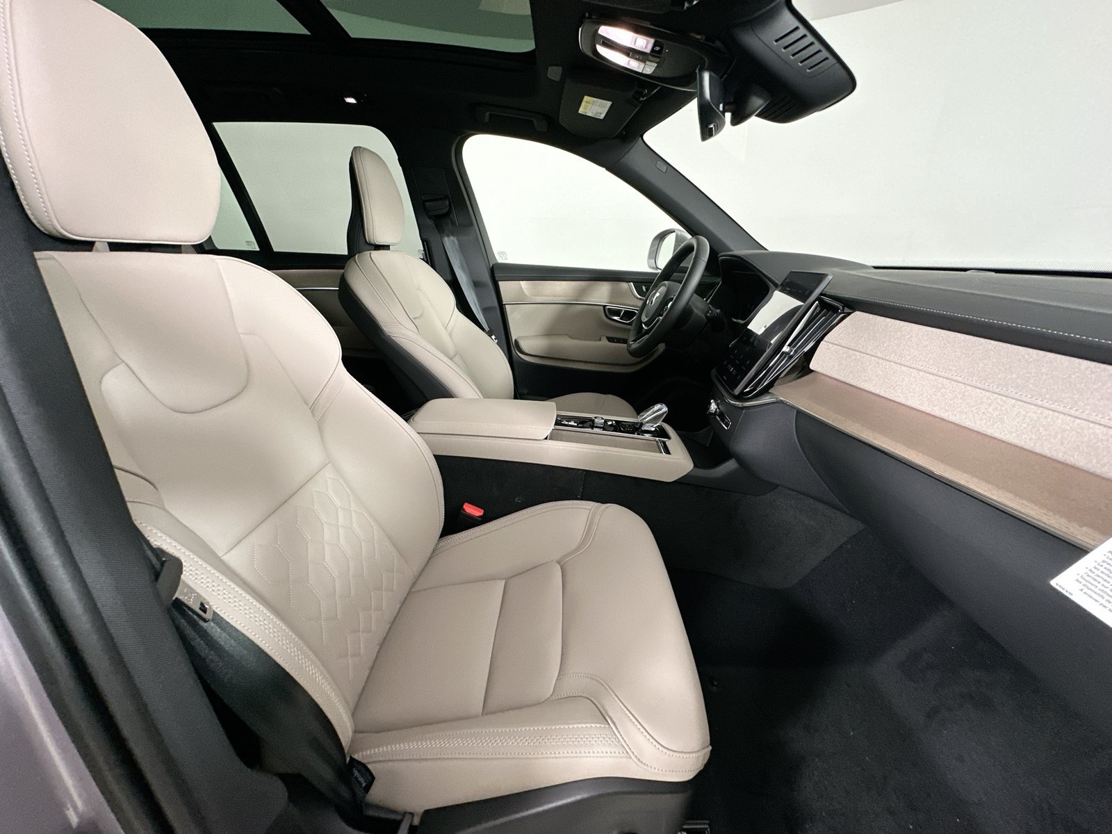 New 2026 Volvo XC90 T8 Plus w/ Protection Package Premier AWD/4WD image 43