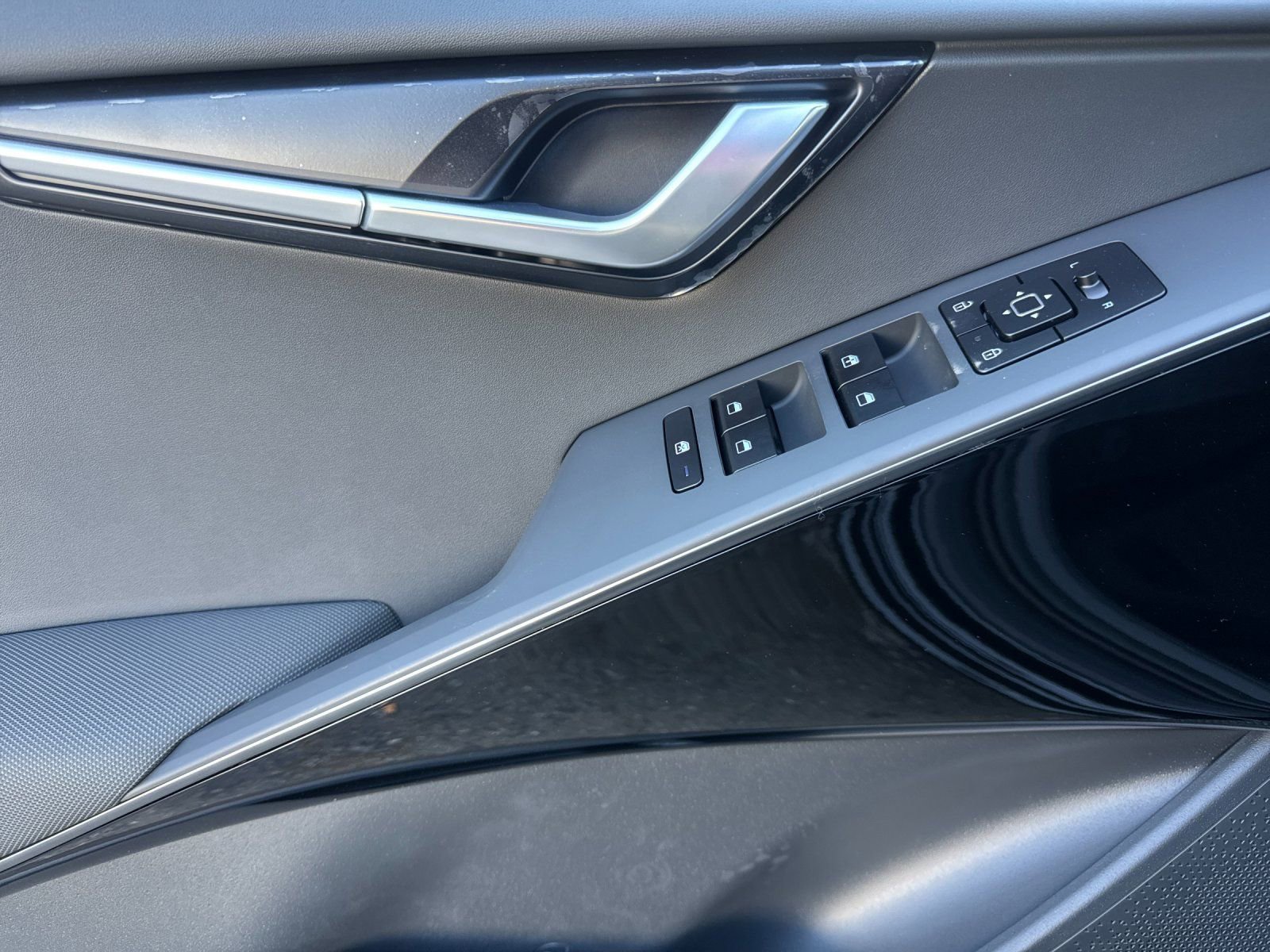 New 2026 Kia Niro EX FWD image 11