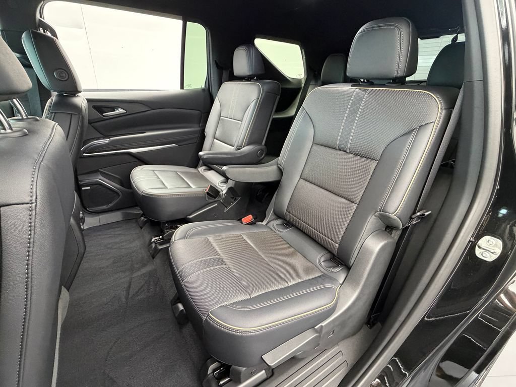 Used 2025 Chevrolet Traverse High Country FWD image 27