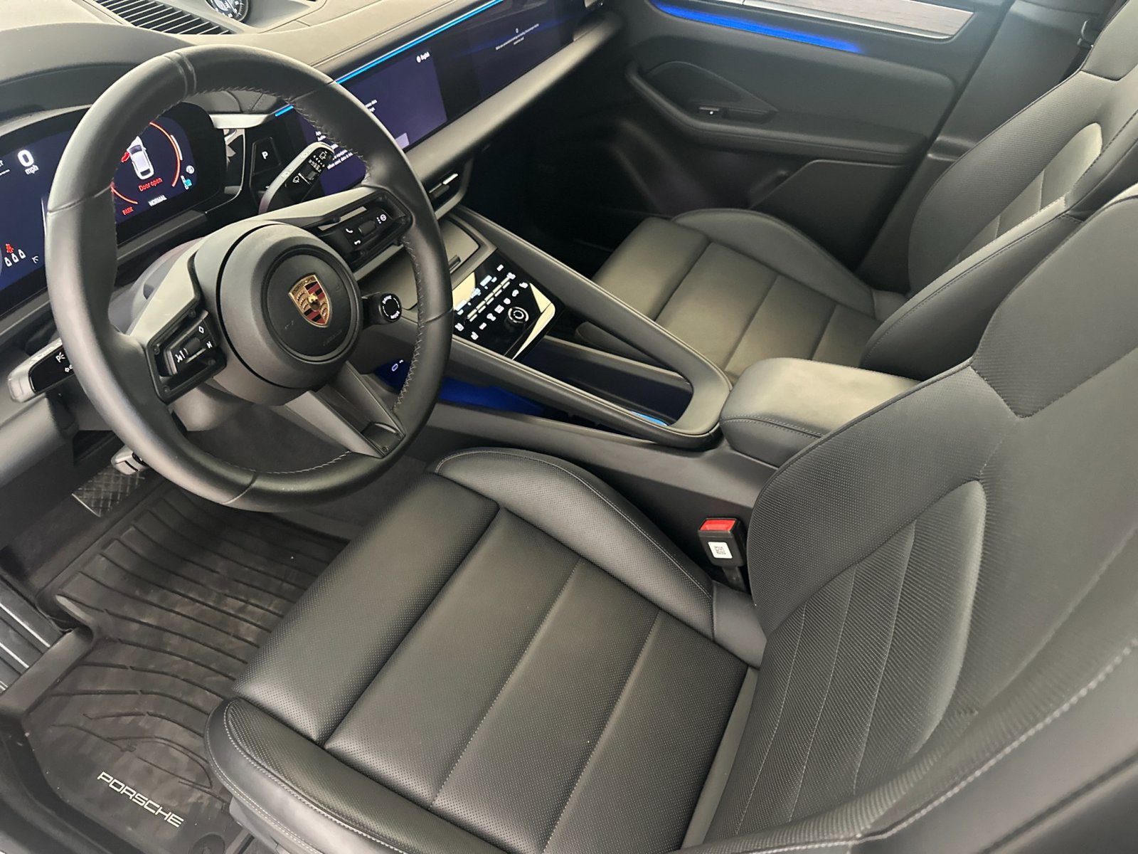Certified 2024 Porsche Macan 4 Electric AWD/4WD image 4