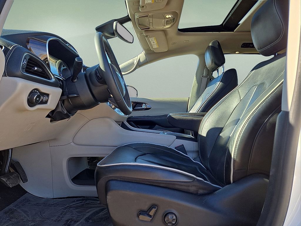 Used 2023 Chrysler Pacifica Limited image 24