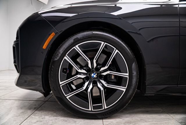 Used 2023 BMW 760i xDrive image 34