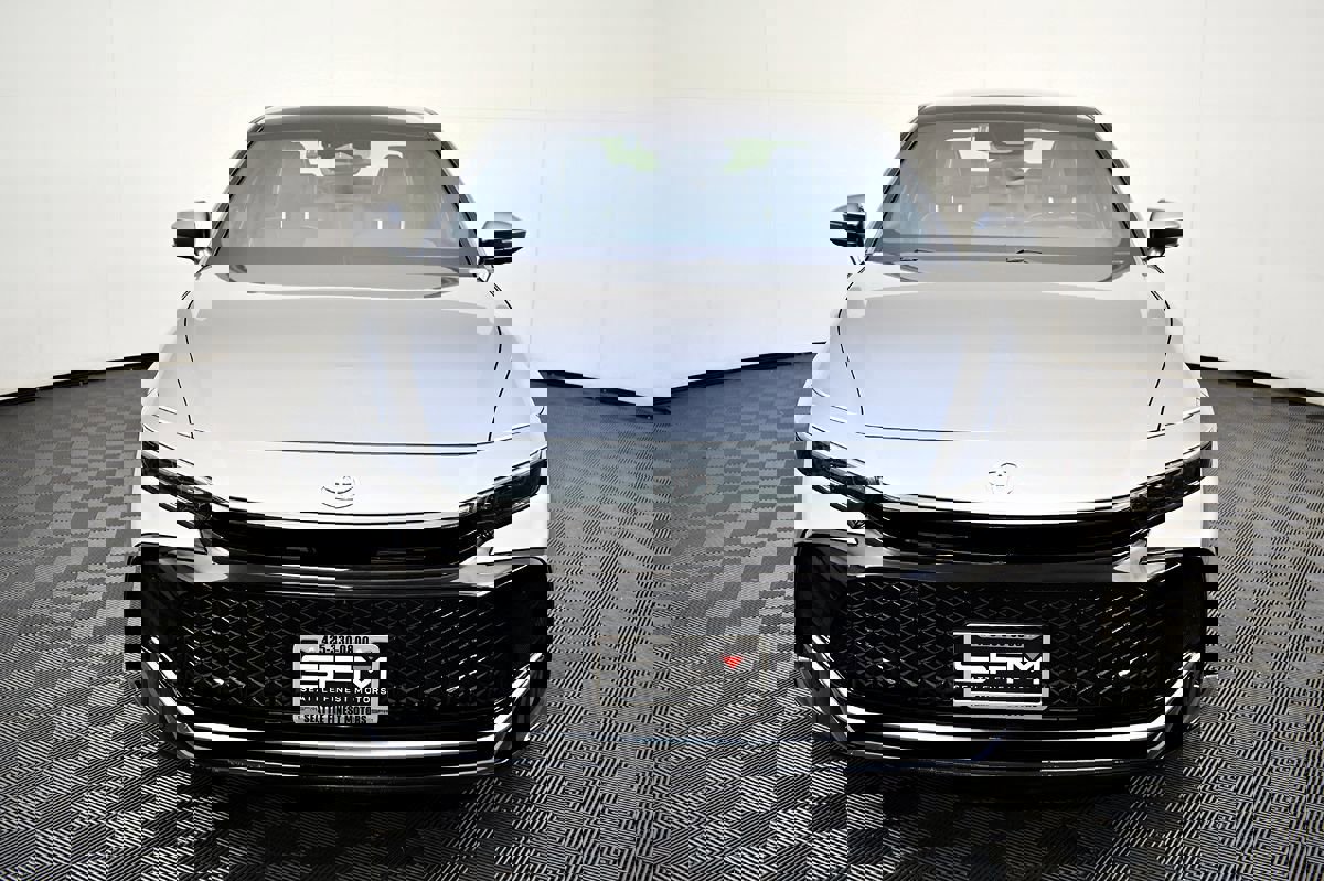 Used 2023 Toyota Crown Platinum image 3