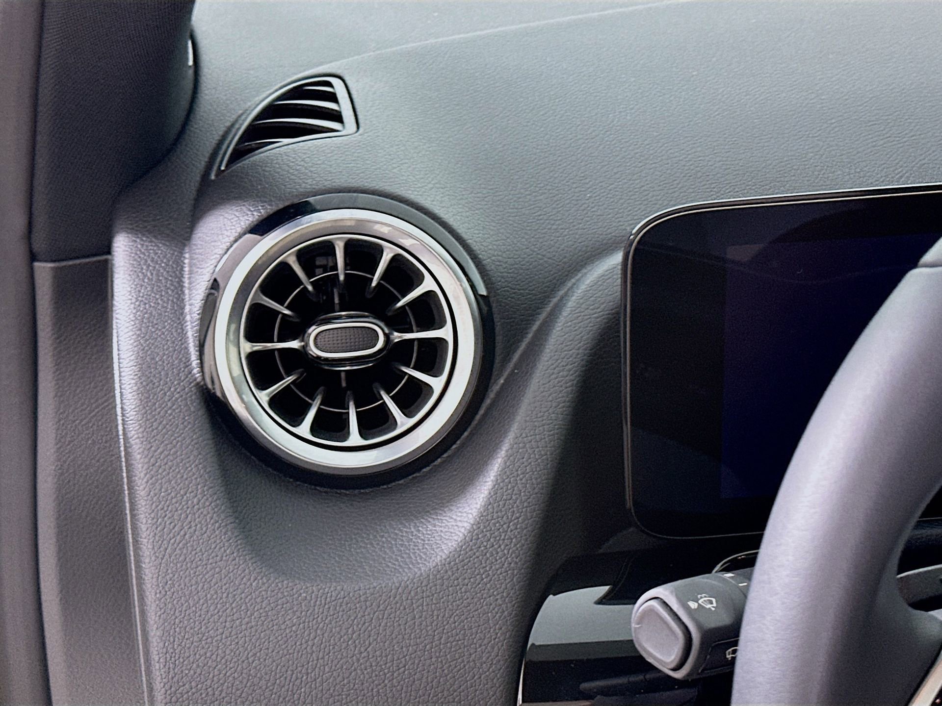 Certified 2025 Mercedes-Benz GLA 250 image 11