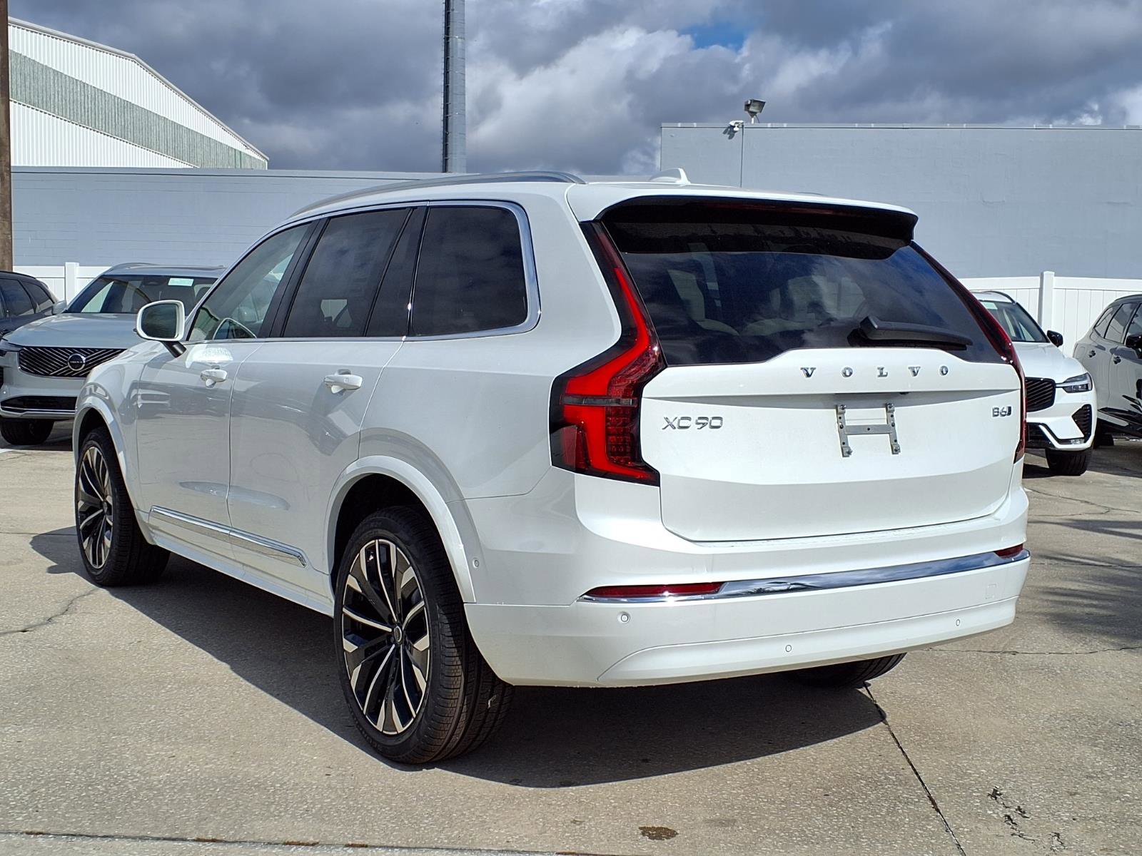 New 2026 Volvo XC90 B6 Ultra w/ Lounge Package image 5