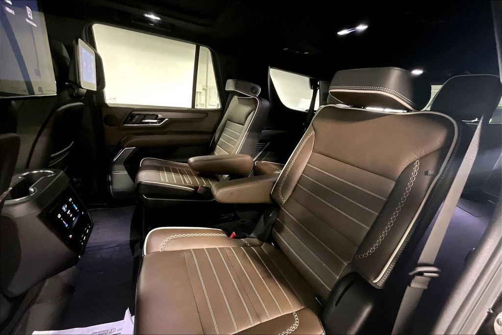 Used 2025 GMC Yukon Denali Ultimate AWD/4WD image 33